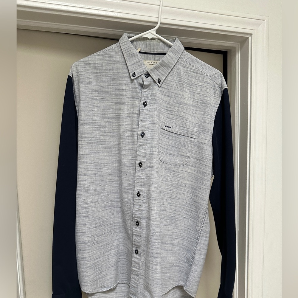 7 Diamonds Gray and Navy Casual Button Down Shirt (Large)